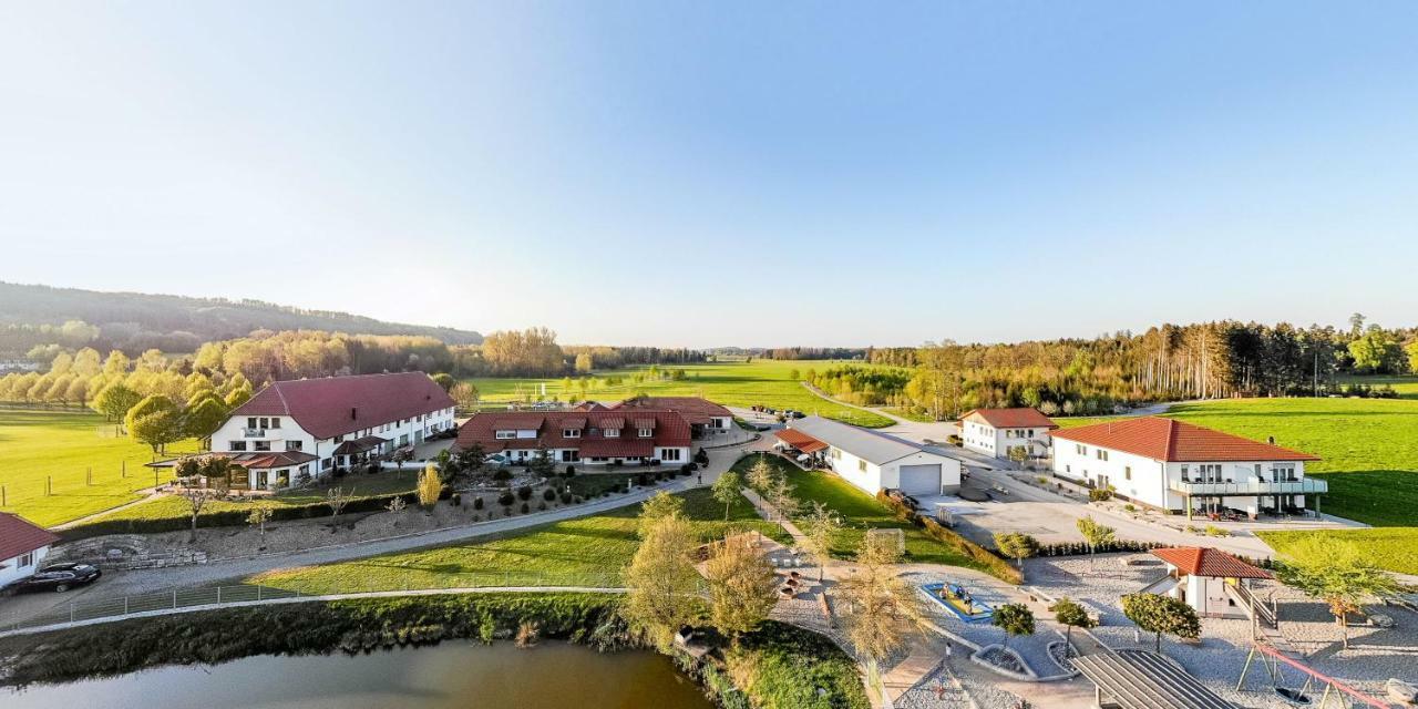 Hotel Hofgut Tiergarten Аулендорф Екстериор снимка